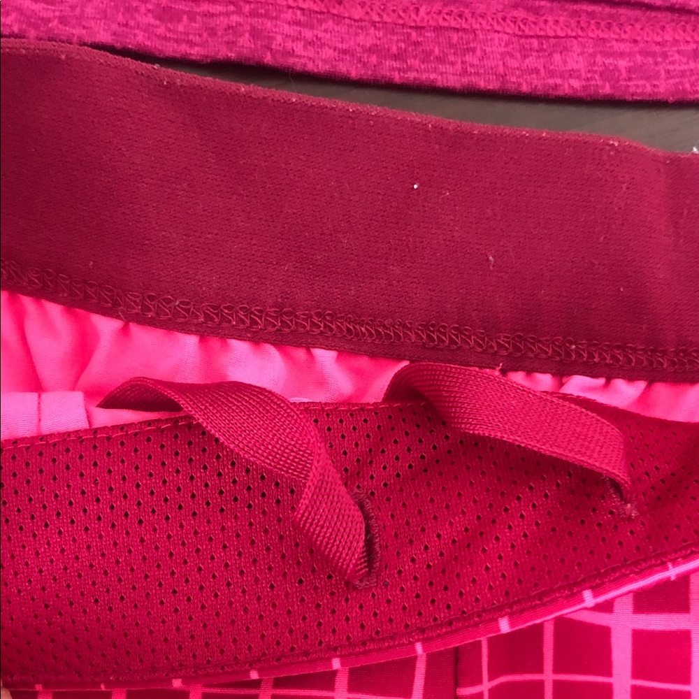 Rare Nike Pink Athletic Tee and Grid-Print Shorts Set - Picture 5 of 12